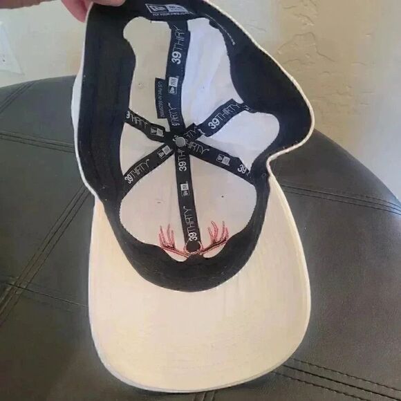 39 Men's White Cotton Flex Fit Antler Embroidered Baseball Cap - Picture 6 of 11